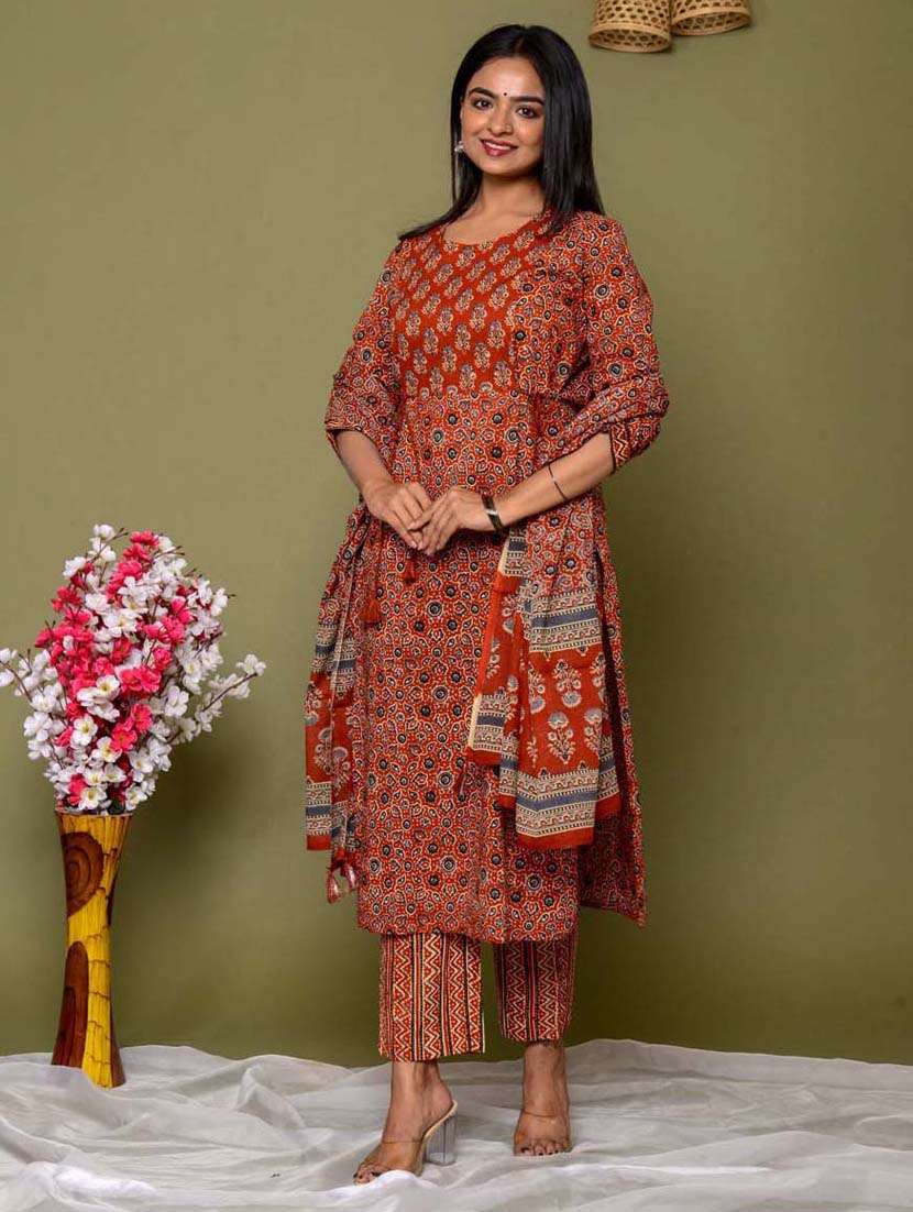 red colored kurta dupatta set - 20225872 -  Standard Image - 1