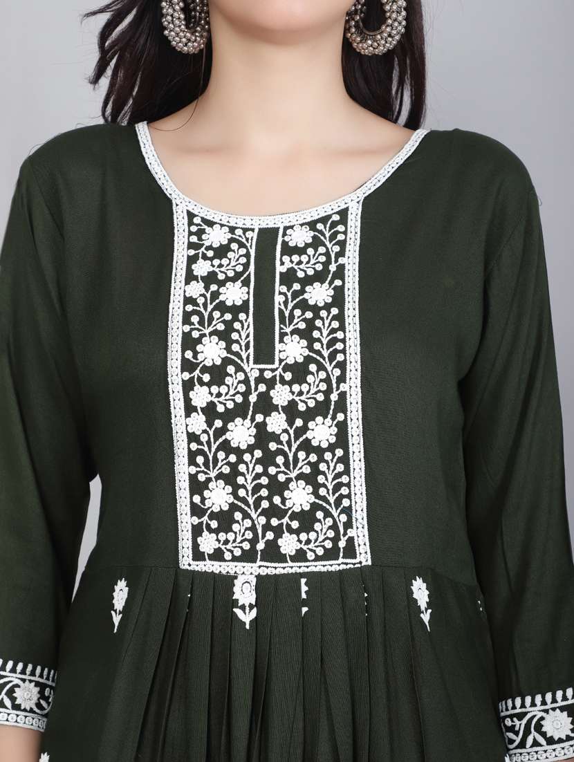 women green chikankari work flared kurta - 20239528 -  Standard Image - 4