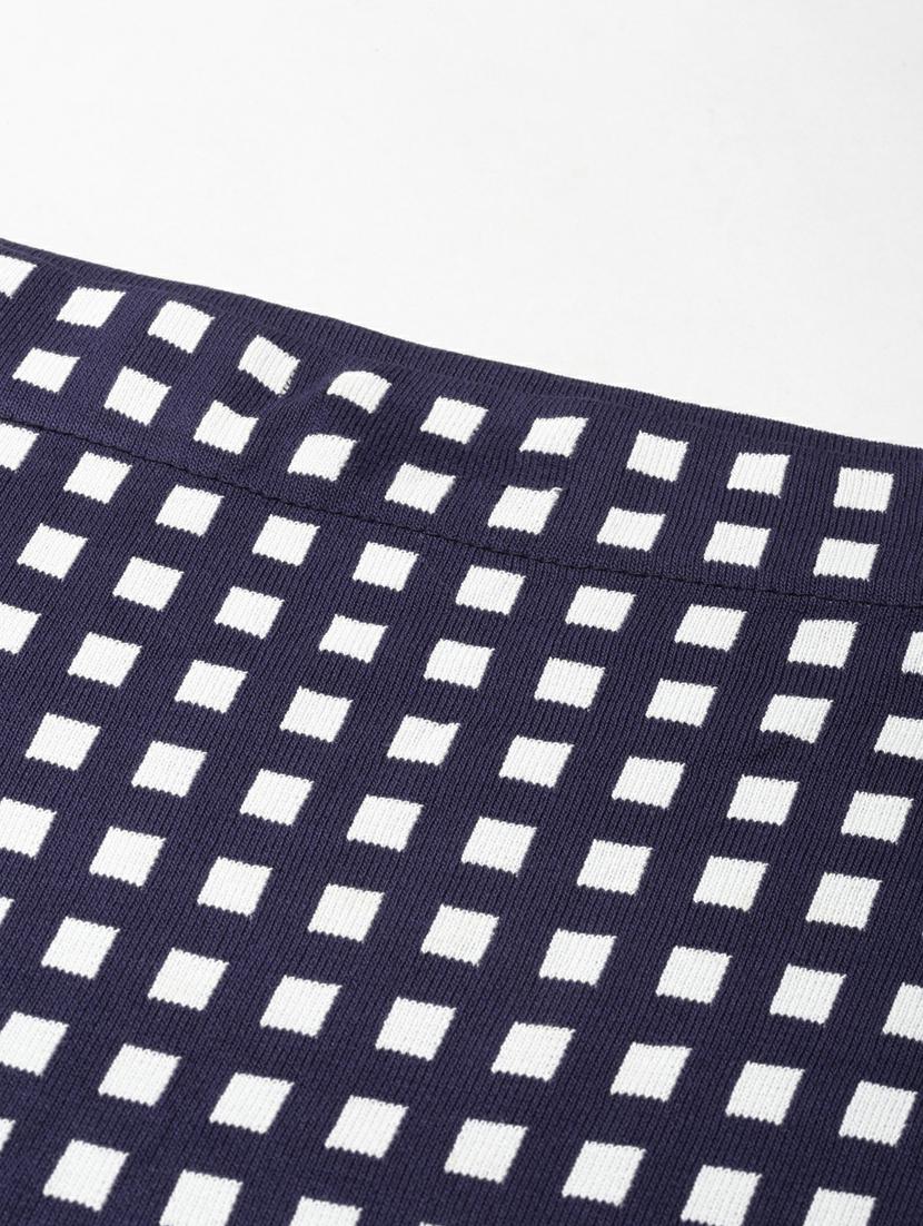 navy blue geometric print pencil skirt - 20249444 - Standard Image - 4