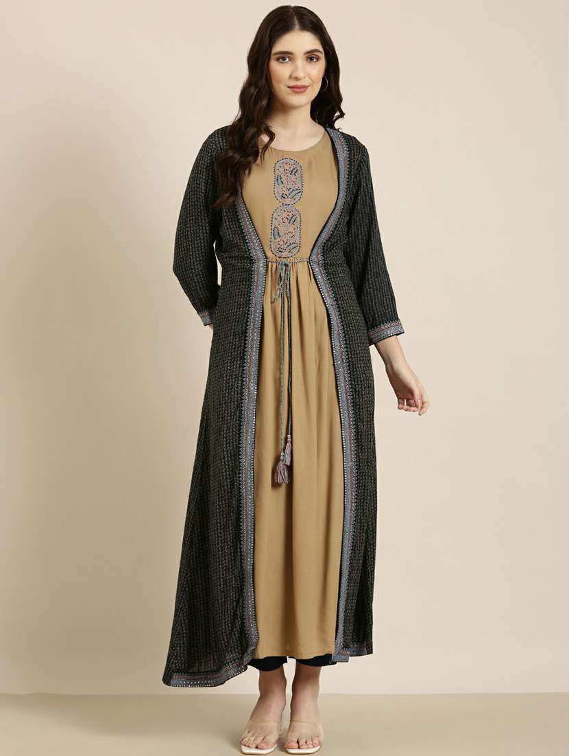 women embroidered kurta with jacket