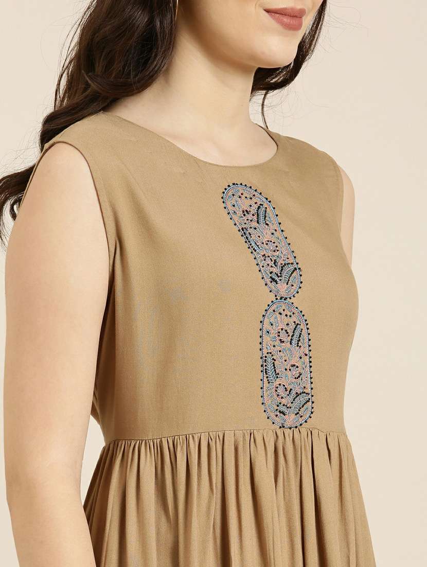 women embroidered kurta with jacket - 20252352 - Standard Image - 4