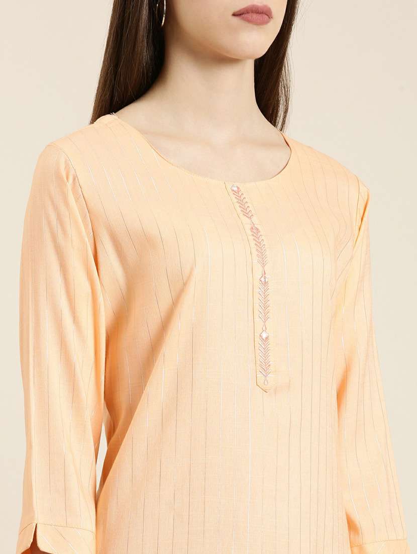 women round neck striped straight kurta - 20252489 -  Standard Image - 4