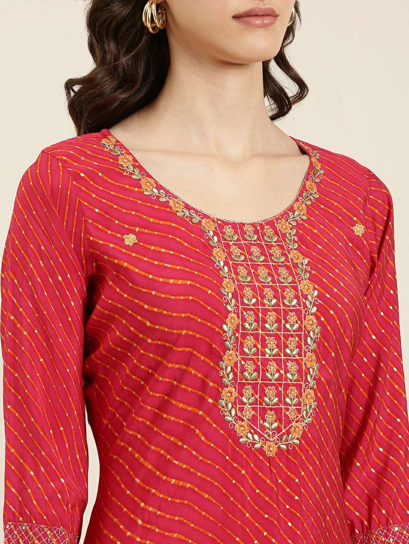 women round neck embroidered straight kurta - 20252553 -  Standard Image - 4
