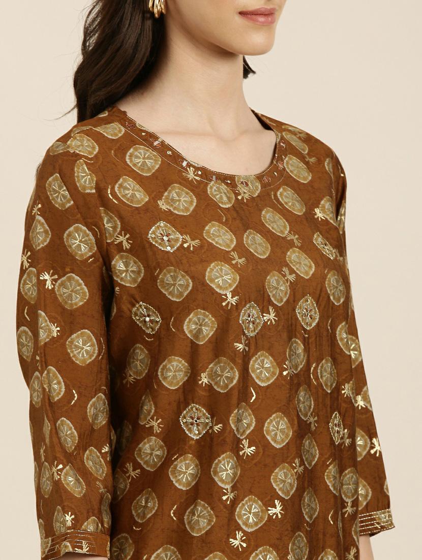 brown bandhani printed straight kurta - 20252560 - Standard Image - 4
