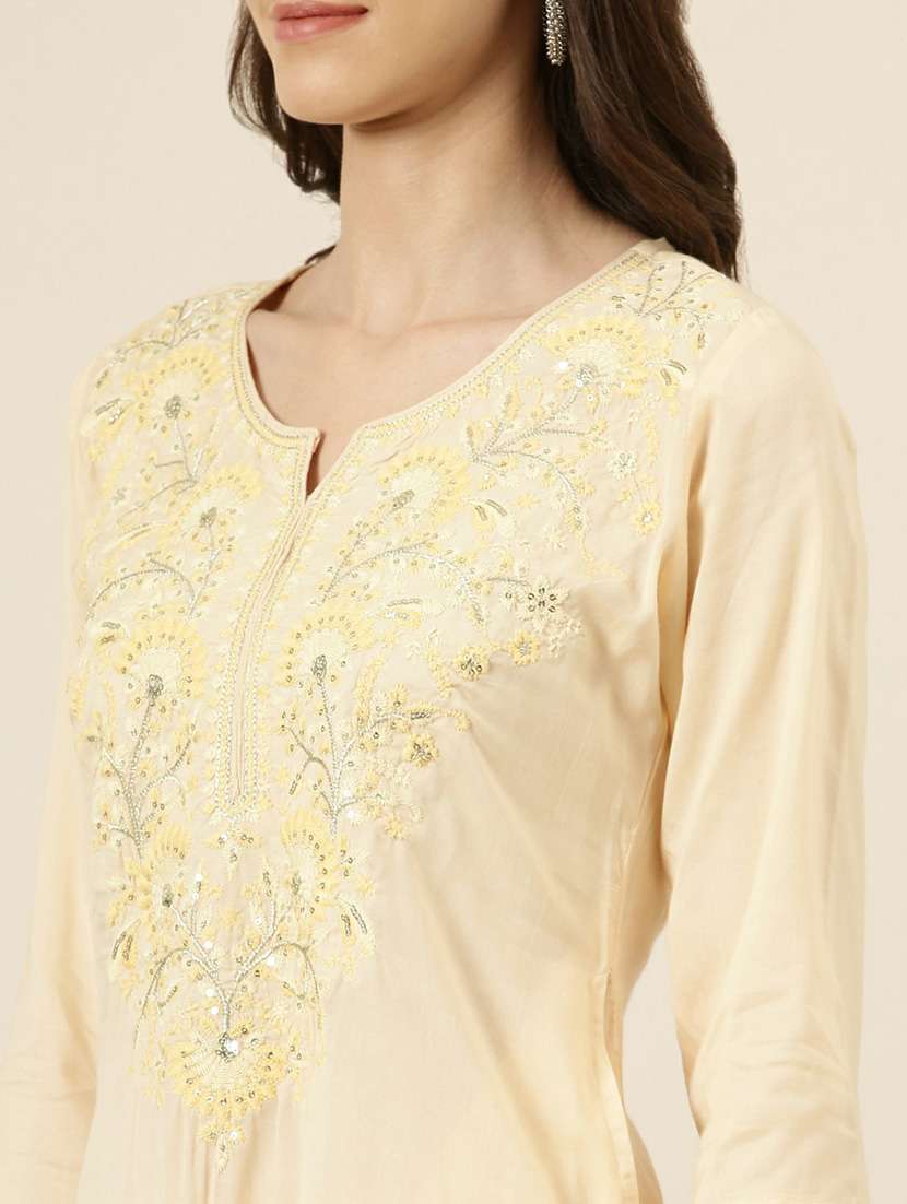 women round neck embroidered straight kurta - 20252576 -  Standard Image - 4