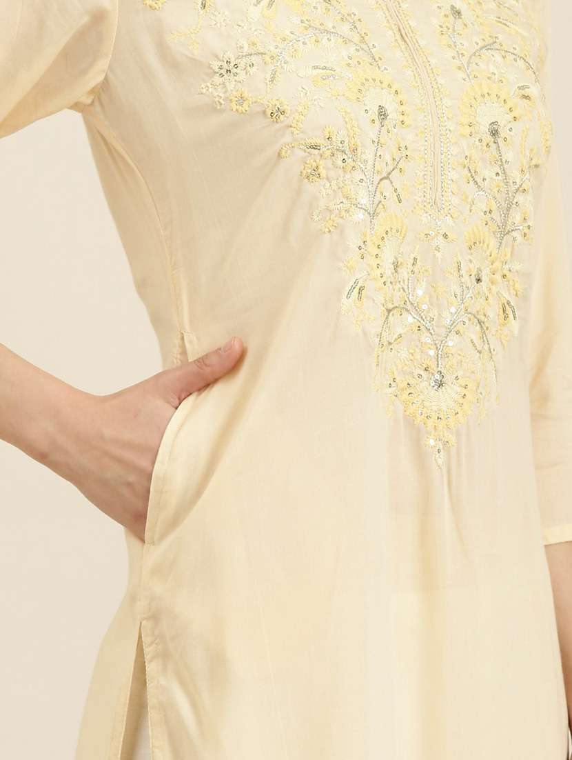 women round neck embroidered straight kurta - 20252576 -  Standard Image - 6