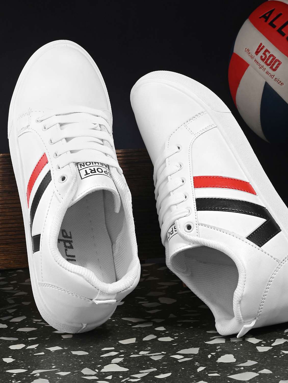 men white lace up sneaker