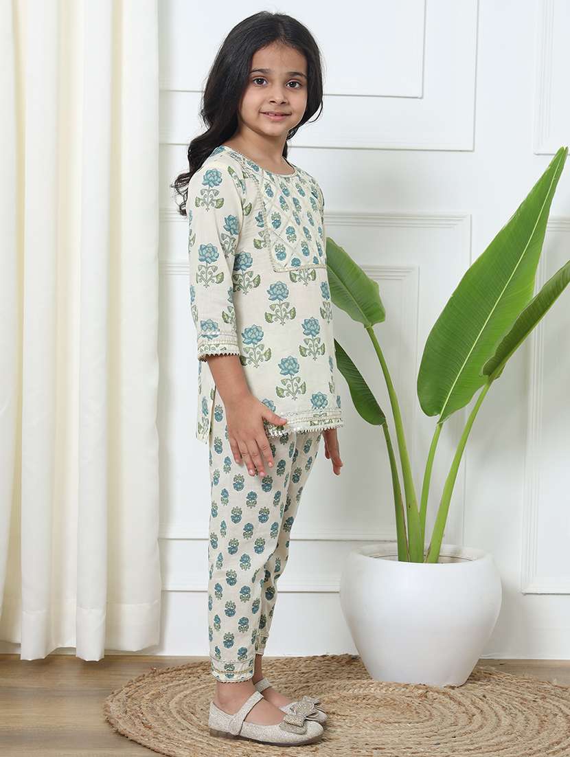 girl floral print cotton kurta palazzo set - 20271935 -  Standard Image - 1