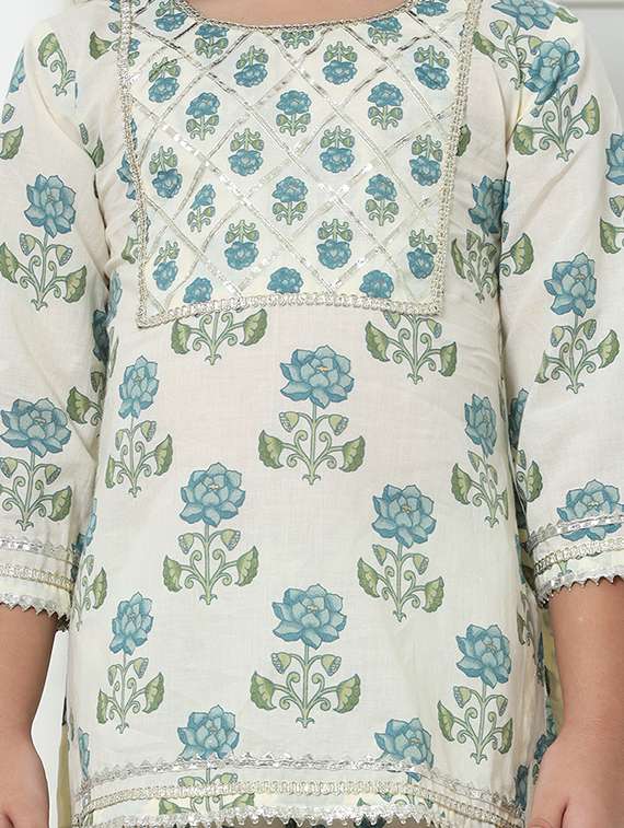 girl floral print cotton kurta palazzo set - 20271935 -  Standard Image - 4