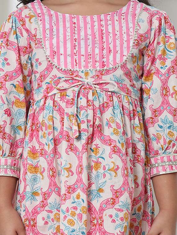 girl floral print cotton kurta salwar set - 20271938 -  Standard Image - 4