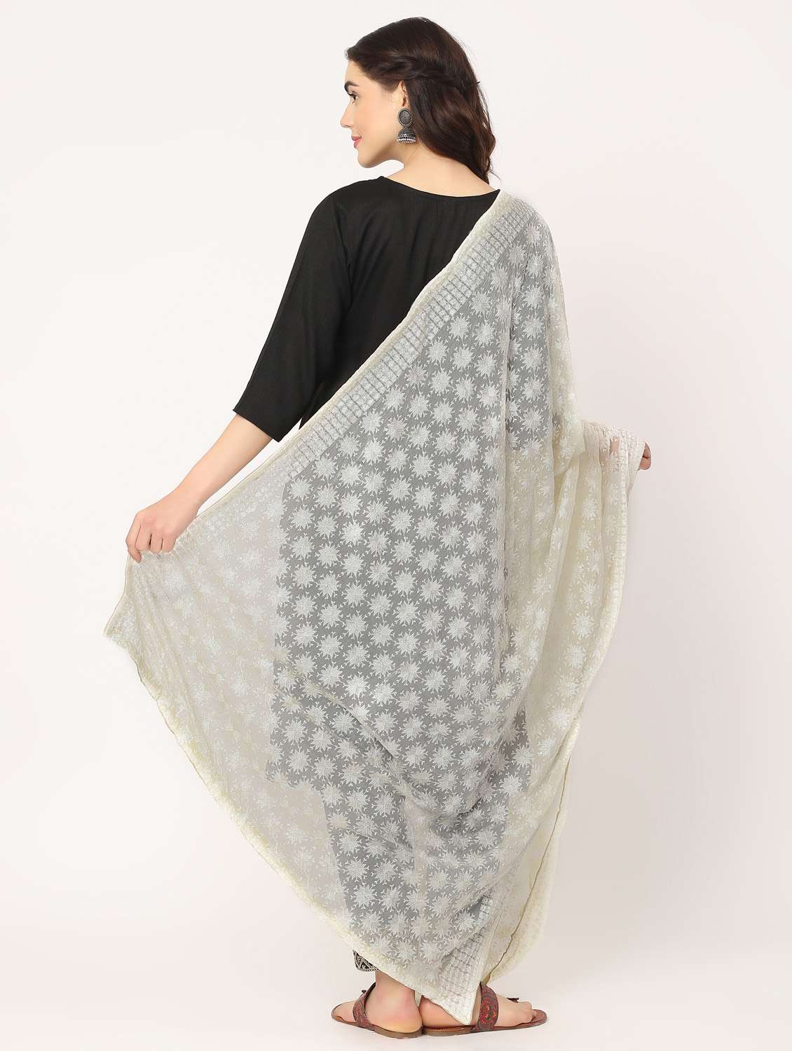 women off-white phulkari embroidered dupatta  - 20276667 -  Standard Image - 4