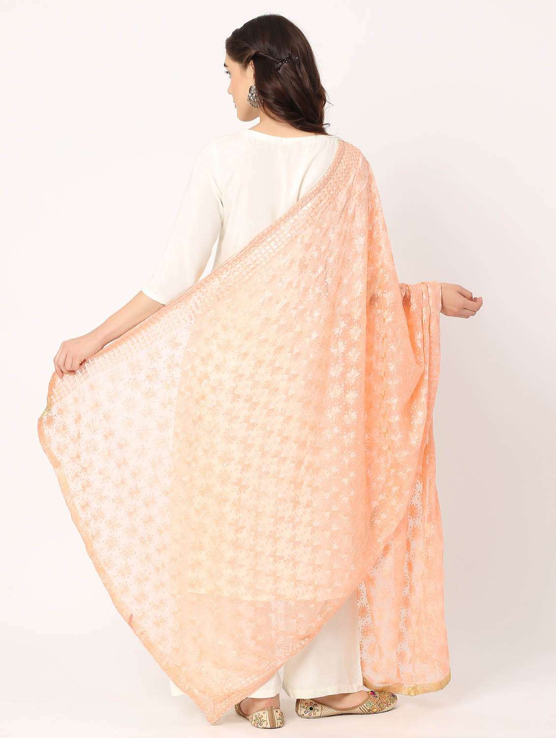 women peach phulkari embroidered dupatta - 20276723 -  Standard Image - 4