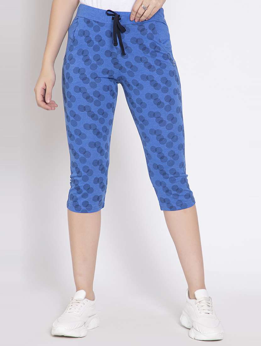women mid rise printed capri 