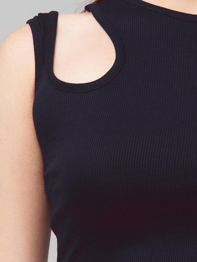 black solid sleeveless crop top - 20301314 - Standard Image - 4
