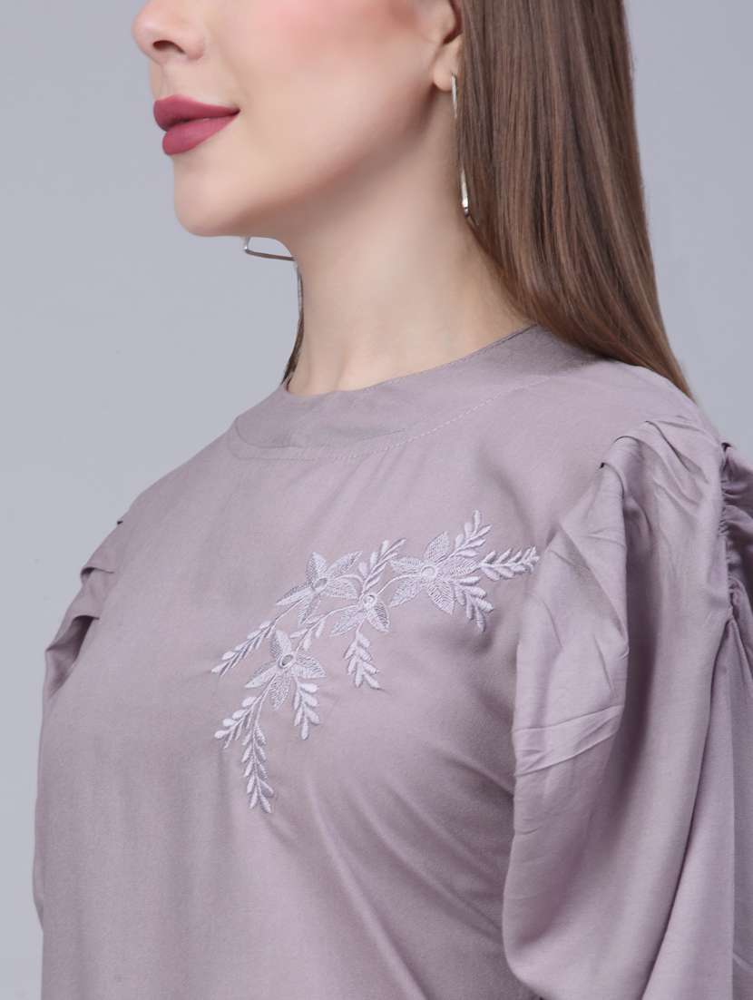 grey solid boxy top - 20301325 - Standard Image - 4