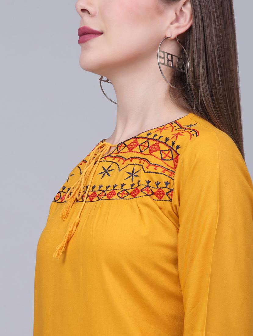 yellow embroidered regular tunic - 20301339 - Standard Image - 4