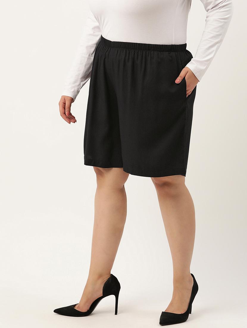 black solid knee length short - 20302780 -  Standard Image - 1