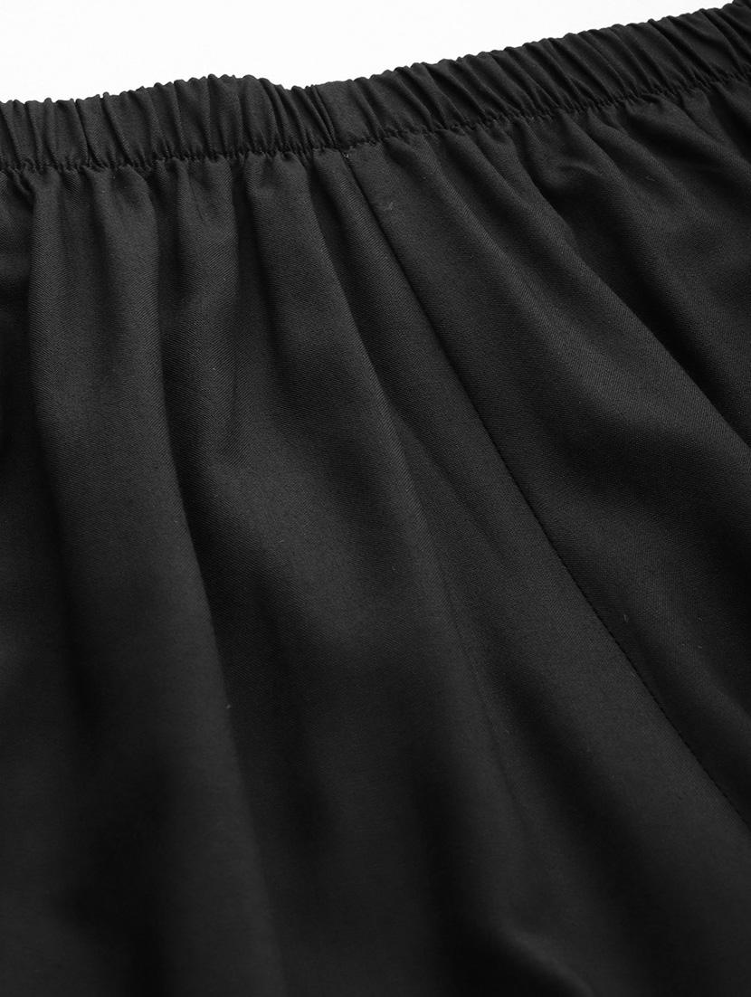 black solid knee length short - 20302780 - Standard Image - 4