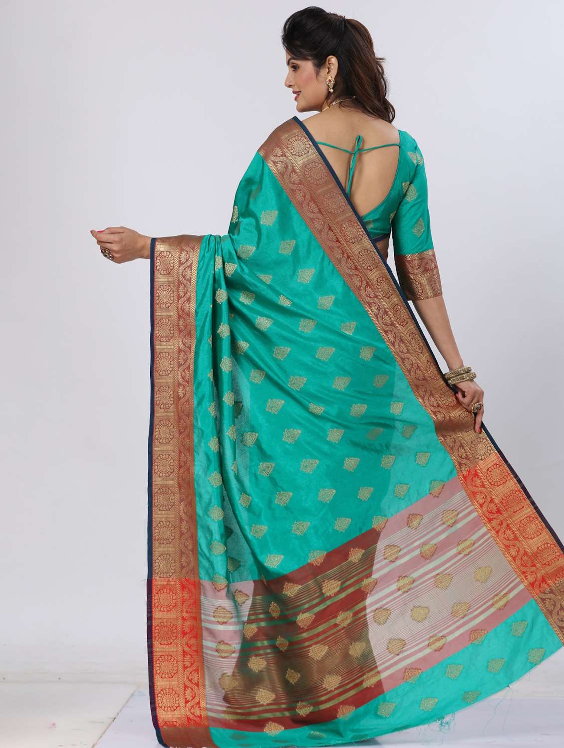 women's self design green colored saree with blouse - 20306149 - Standard Image - 1