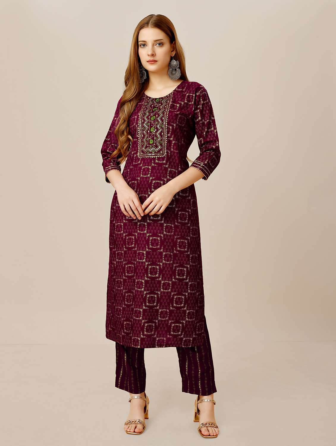 women purrple round neck kurta pant set