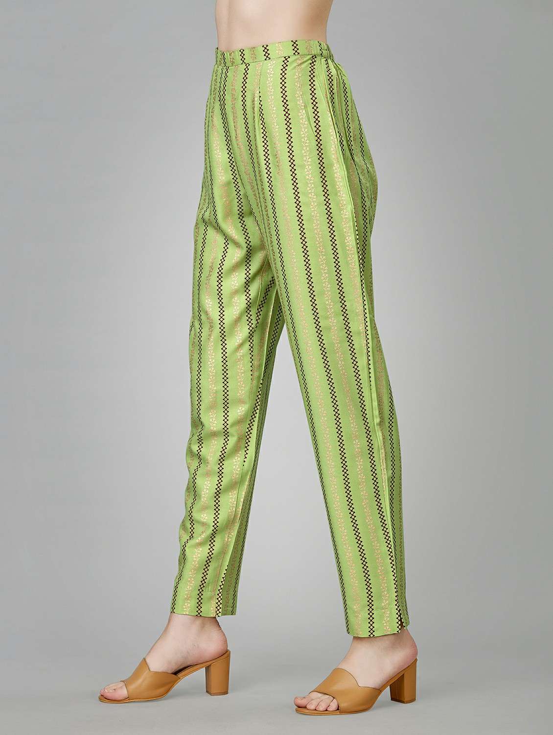 women green round neck kurta pant set - 20317903 -  Standard Image - 4