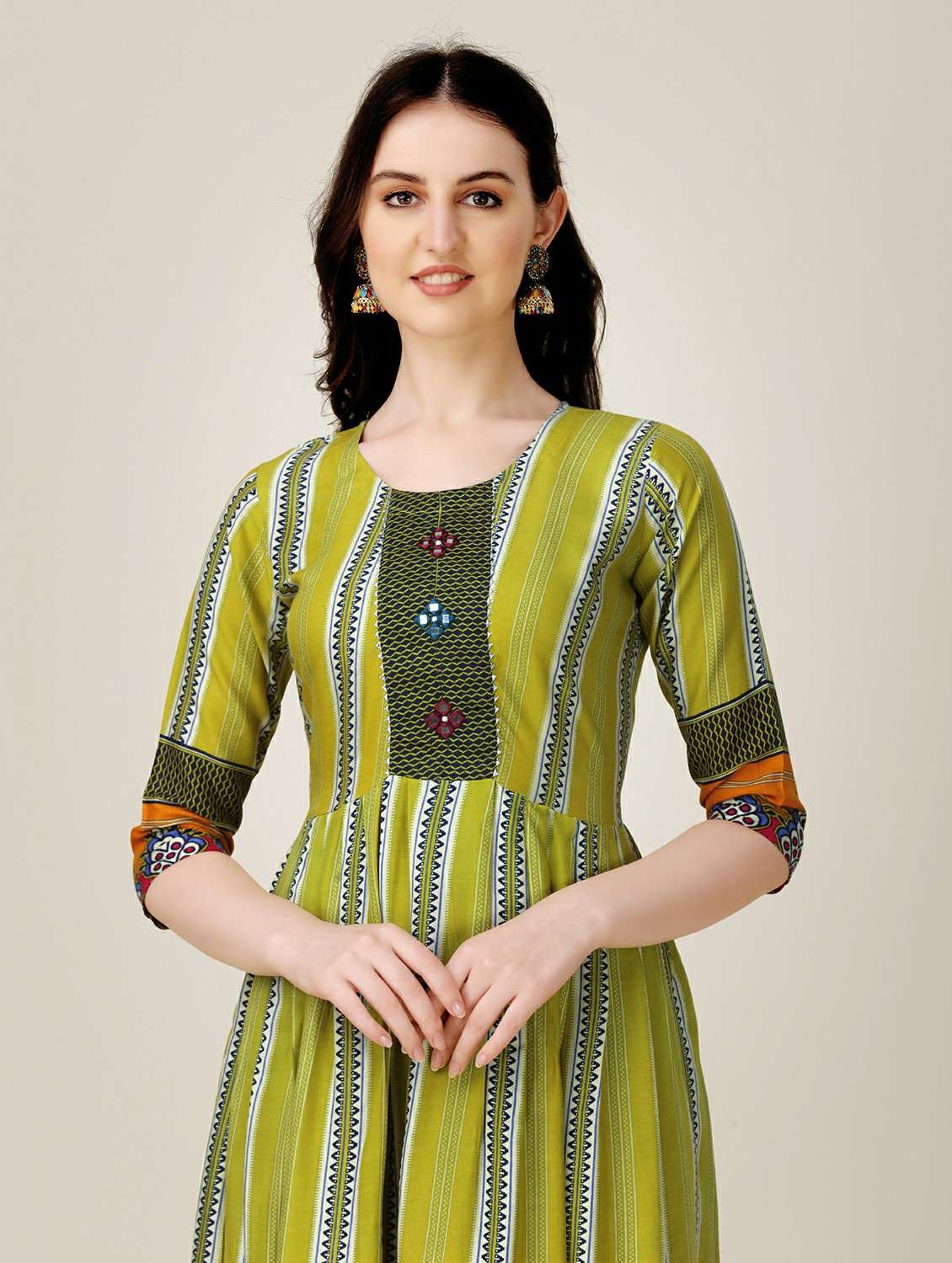 women green round neck anarkali kurta - 20317917 - Standard Image - 4