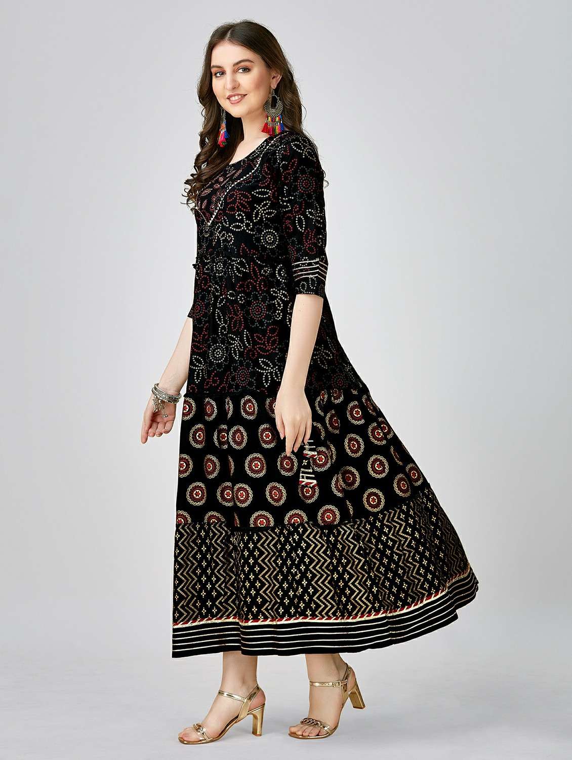 black colored flared kurta - 20317946 - Standard Image - 1