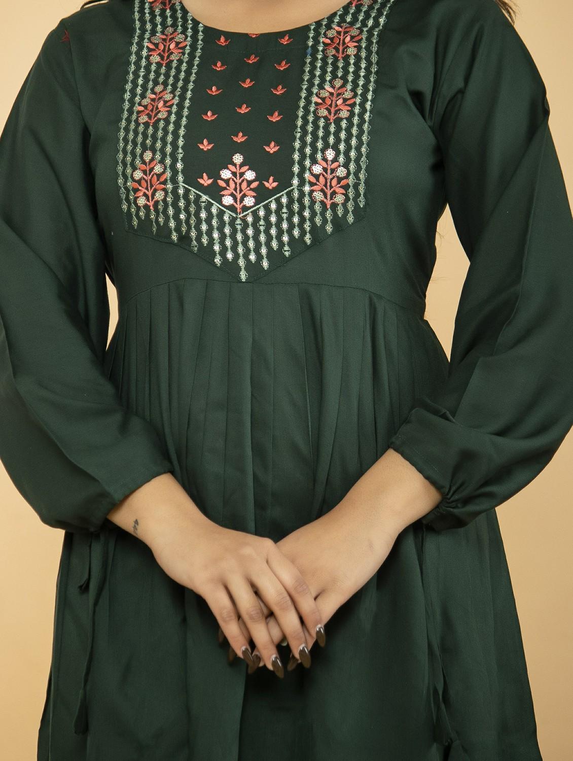green solid with work flared tunic - 20321290 - Standard Image - 4
