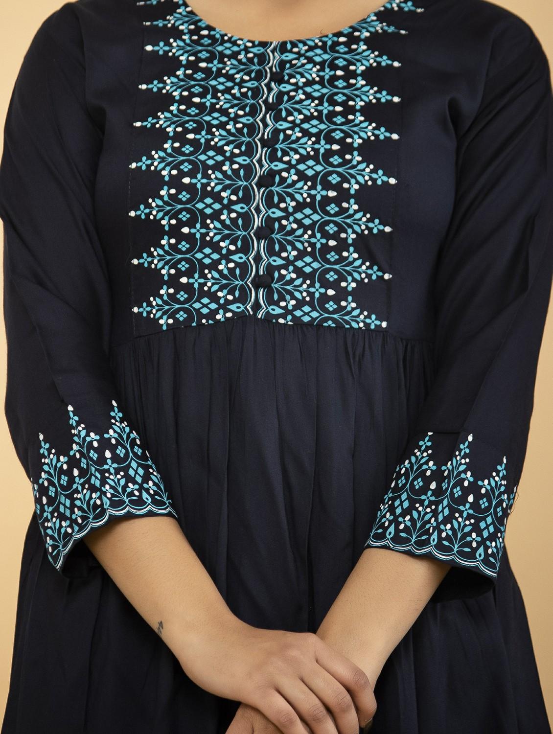 navy blue placement print flared tunic - 20321294 - Standard Image - 4
