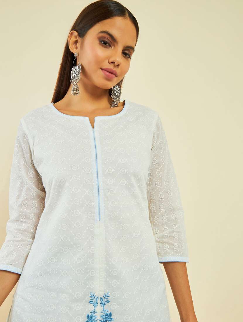 women embroidered straight kurta - 20331229 - Standard Image - 4