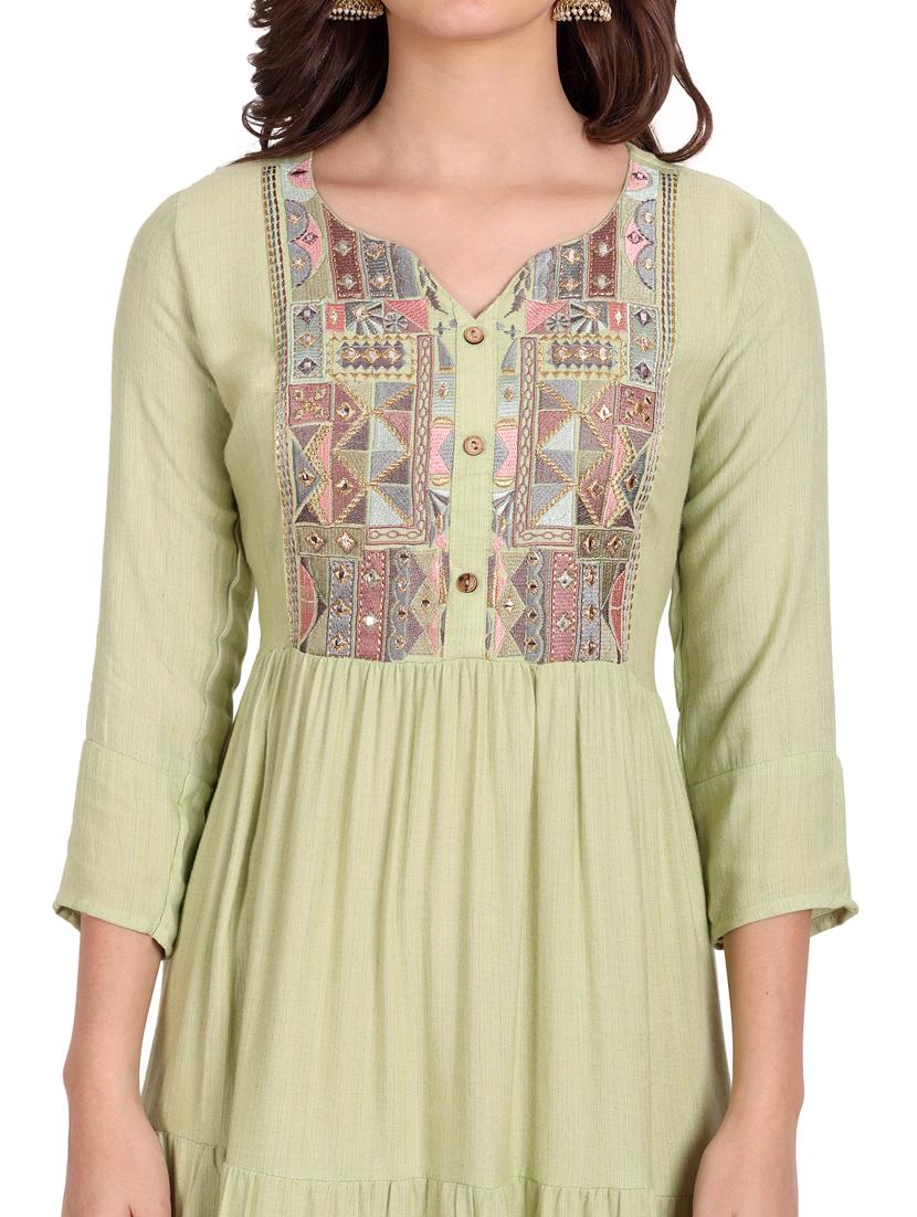 women green notch neck tiered kurta - 20331542 - Standard Image - 4