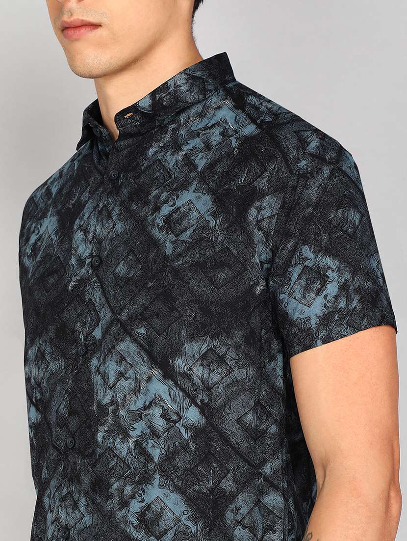 men black printed viscose casual shirt - 20333469 -  Standard Image - 4