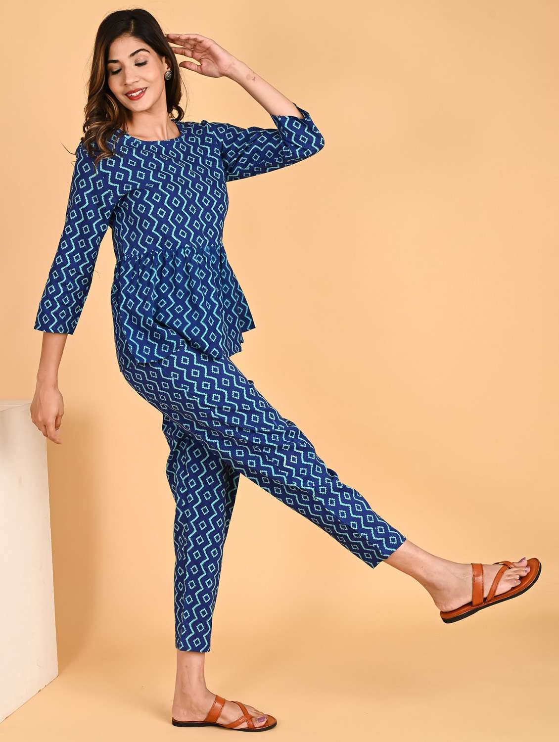 women round neck printed top and trouser co-ord set - 20350231 - Standard Image - 4