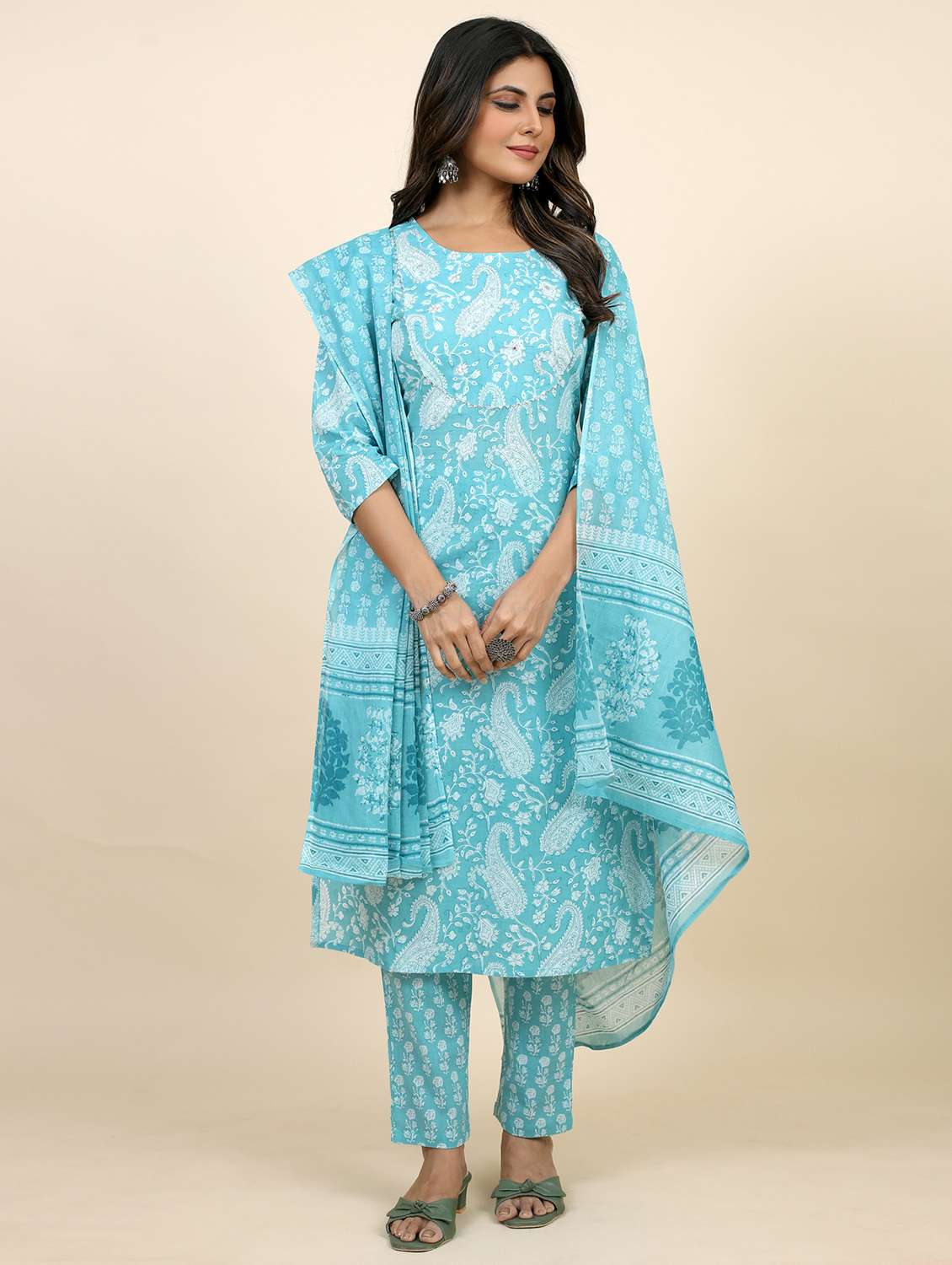 women paisley kurta pant set with dupatta