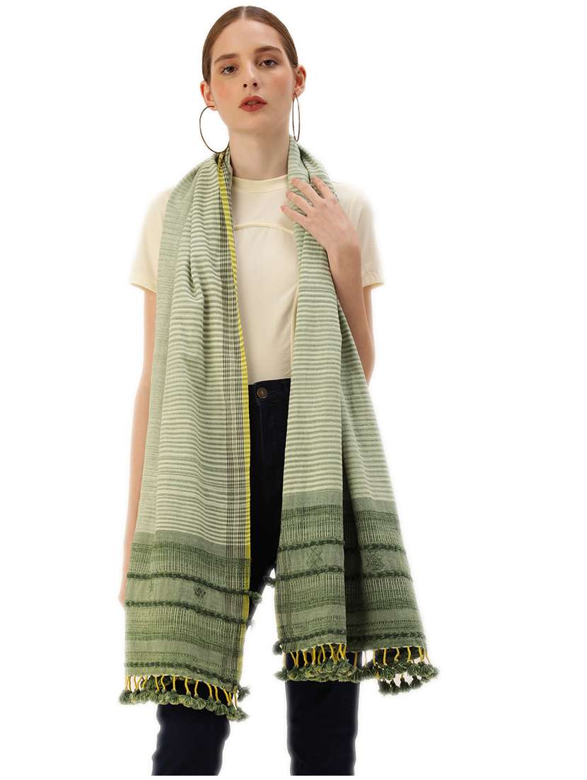 handcarfted cotton in white, green & tassels - 20376782 -  Zoom Image - 0