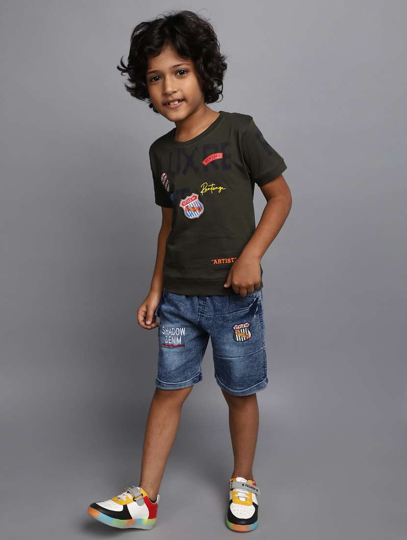 boys round neck graphic printed shorts set