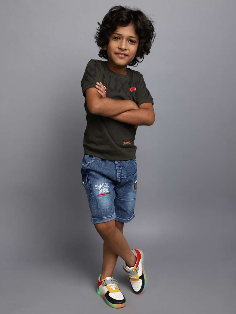 boys round neck graphic printed shorts set - 20376925 -  Standard Image - 1
