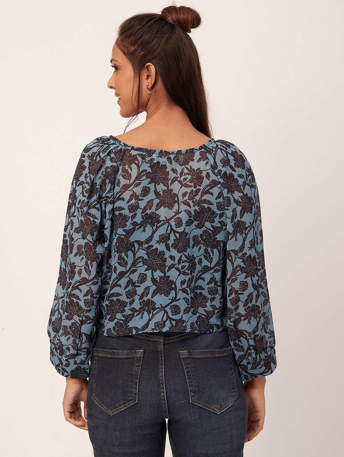 blue floral print crop top - 20387209 -  Standard Image - 4