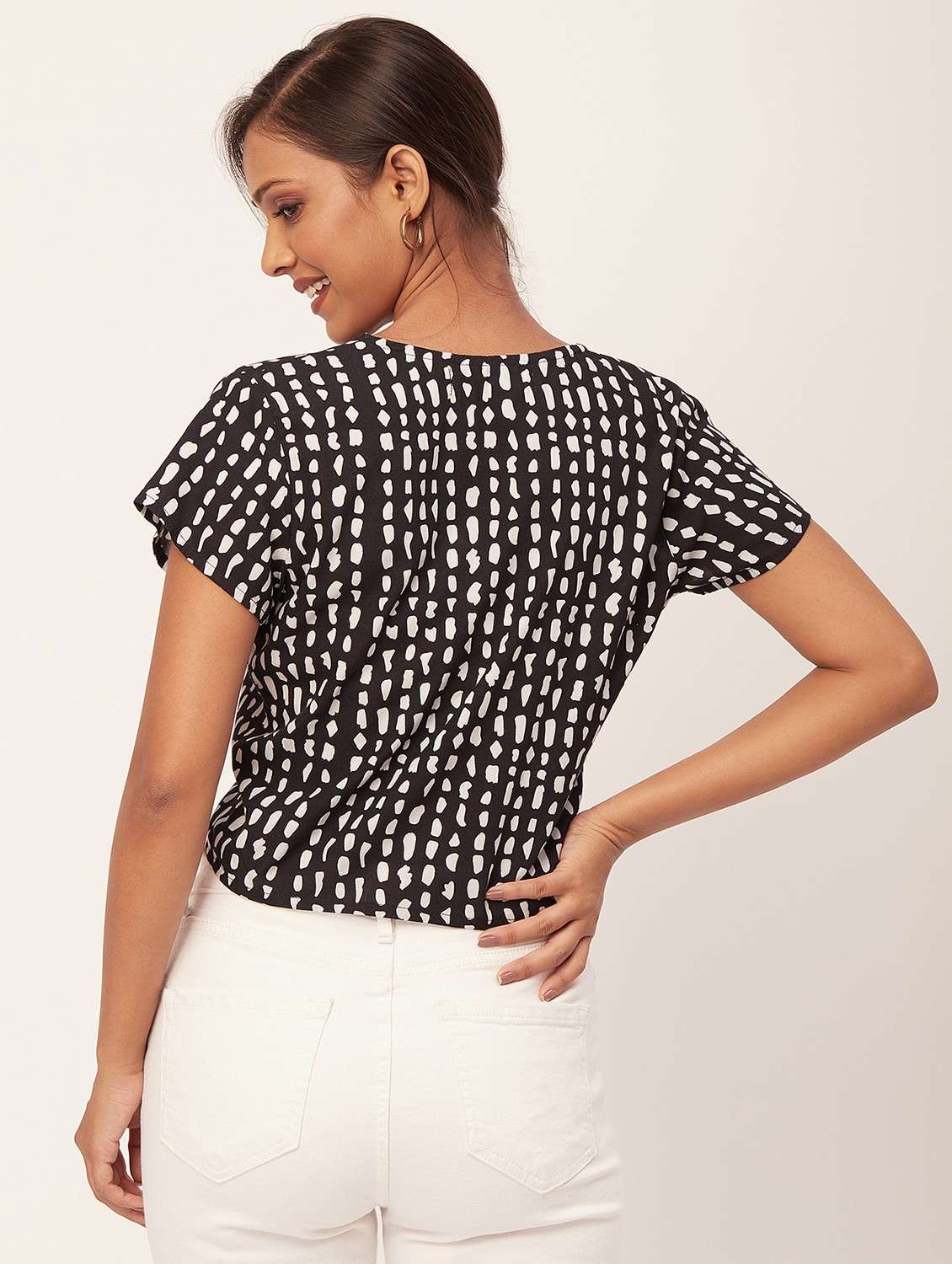 black printed crop top  - 20387215 -  Standard Image - 4