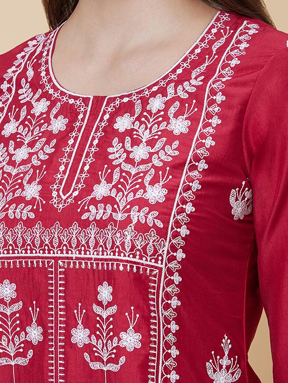 women maroon round neck straight kurta - 20394947 - Standard Image - 4