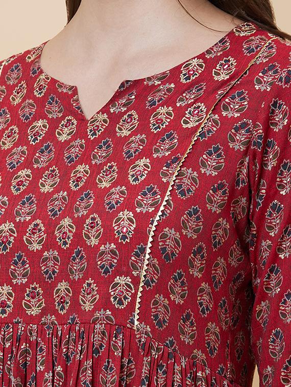 maroon foil printed a-line kurta - 20394954 - Standard Image - 4