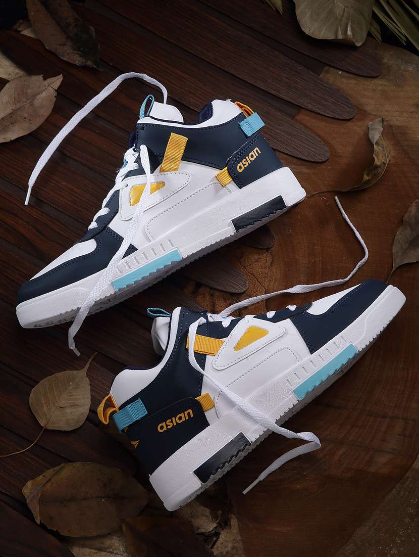 mens lace up sneakers