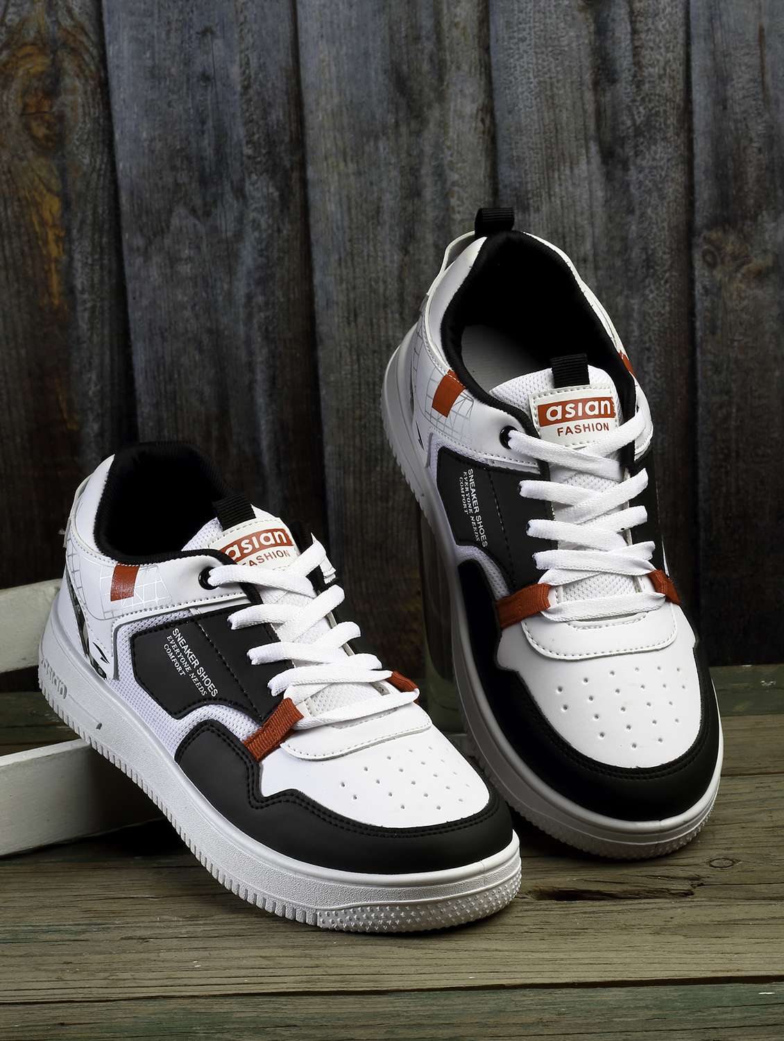 men white lace up sneaker