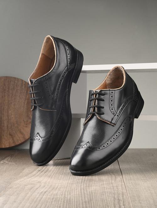 men cut work lace-up brouge shoes - 20404187 -  Standard Image - 0