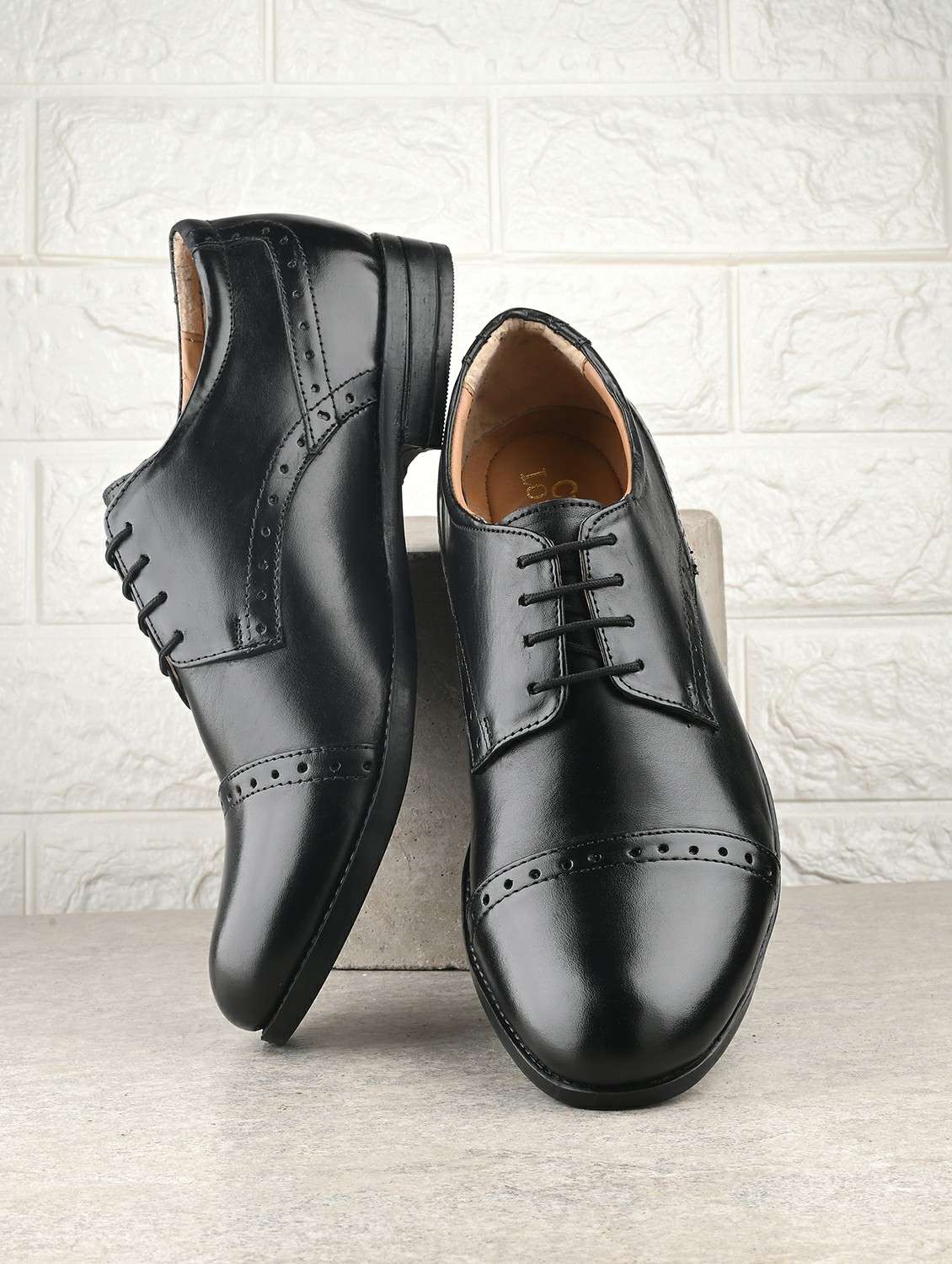 men black lace up brouges