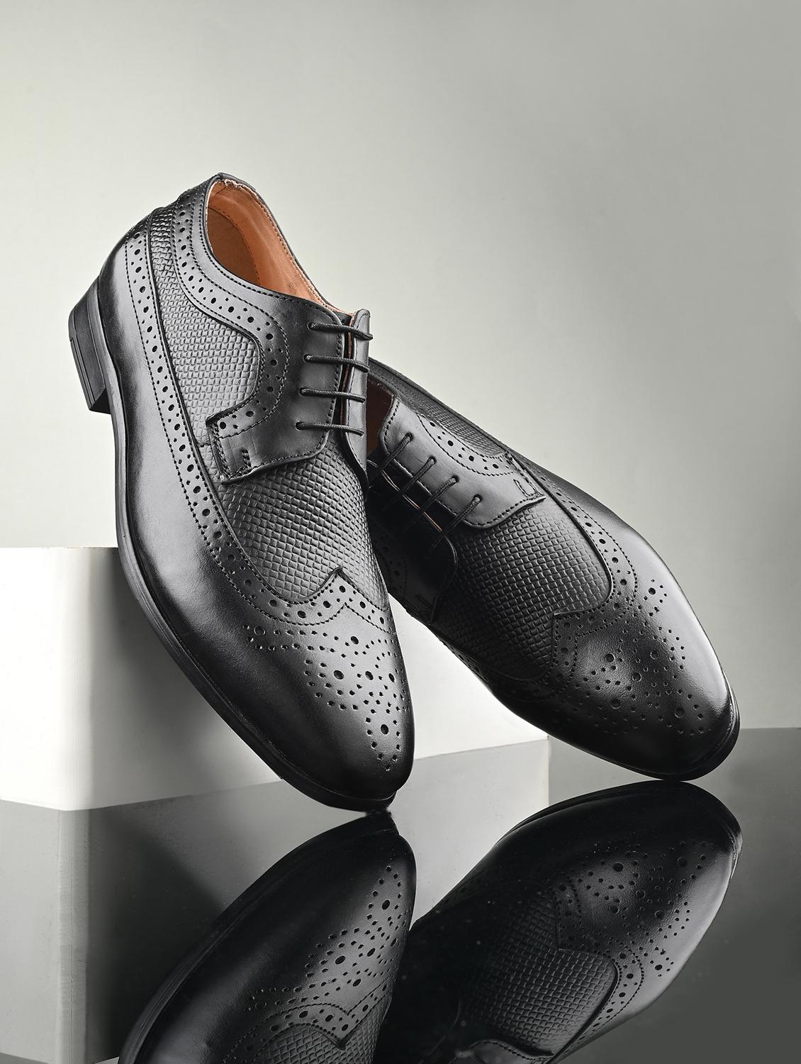 men textured black lace-up brouge - 20404207 -  Zoom Image - 0