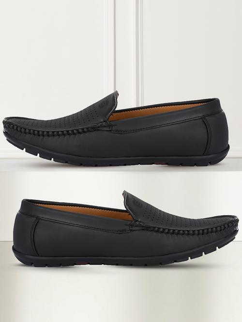 men solid slip on loafers - 20404223 -  Standard Image - 0