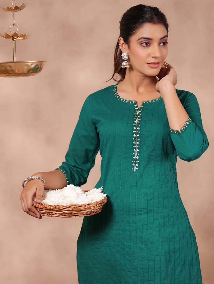 women green notch neck straight kurta - 20404833 -  Standard Image - 4