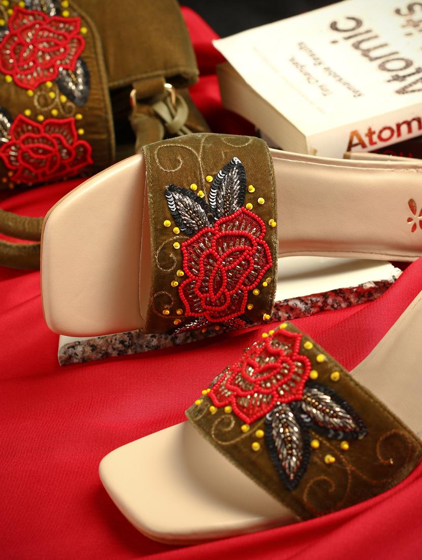 women embroidered ethnic sandals - 20406746 - Zoom Image - 0