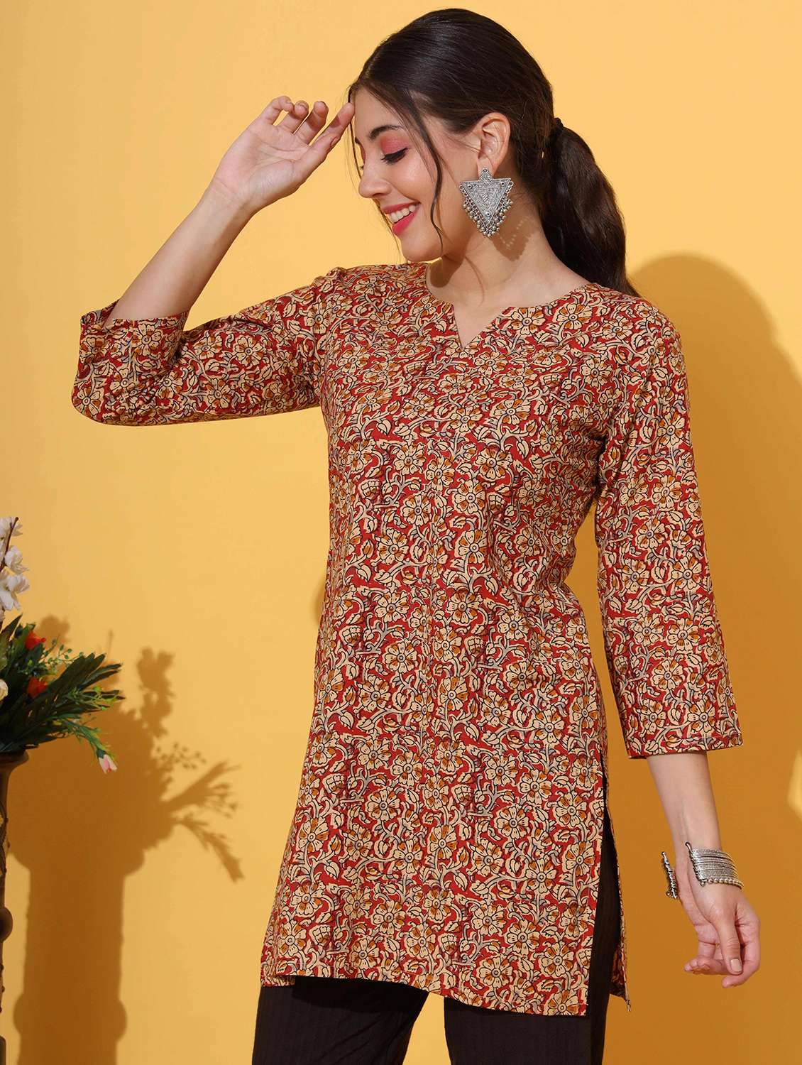 women red notch neck straight kurti - 20407219 -  Standard Image - 1